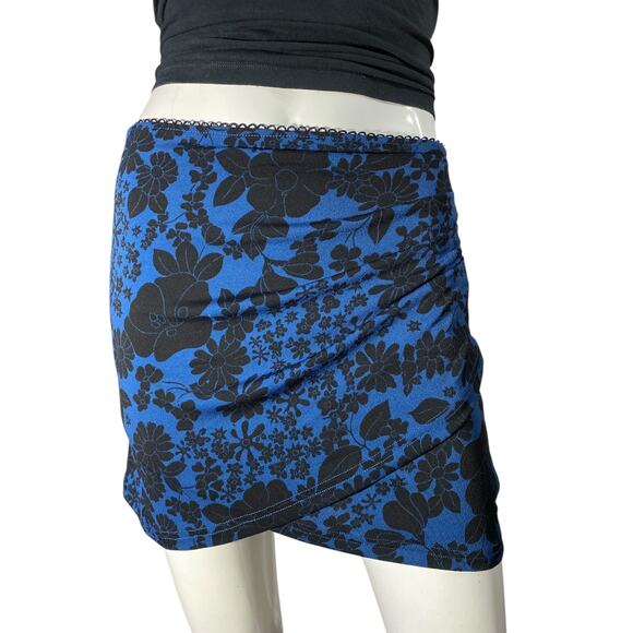 Urban Outfitters Jamie Surplice Knit Mini Skirt Size Medium - Picture 4 of 6